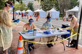 Một điểm xét nghiệm COVID-19 tại Washington, DC, Mỹ, ngày 14/8 vừa qua. (Ảnh: AFP/TTXVN)