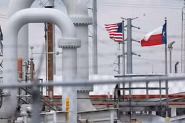 Các đường đường ống dẫn dầu tại Khu dự trữ dầu khí chiến lược ở Freeport, Texas. (Nguồn: Reuters)