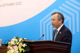 Phó Chủ nhiệm Ủy ban Đối ngoại của Quốc hội Nguyễn Mạnh Tiến, Trưởng Tiểu ban Thông tin tuyên truyền AIPA 41 giới thiệu chương trình và nội dung AIPA 41. (Ảnh: Văn Điệp/TTXVN)
