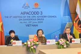 Ủy viên Bộ Chính trị, Phó Chủ tịch Thường trực Tòng Thị Phóng phát biểu khai mạc hội nghị. (Ảnh: Phương Hoa/TTXVN)