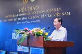 Phó chủ tịch, Tổng thư ký Hội môi giới bất động sản Việt Nam Nguyễn Văn Đính phát biểu tại hội thảo. (Ảnh: Danh Lam/TTXVN)