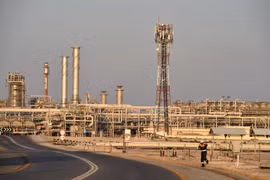 Nhà máy lọc dầu Abqaiq của Công ty Aramco ở Saudi Arabia. (Ảnh: AFP/TTXVN)