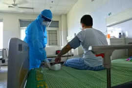 Hình ảnh 6 bệnh nhân COVID-19 cuối điều trị tại BV Bệnh Nhiệt đới 2