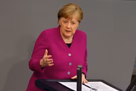 Thủ tướng Đức Angela Merkel phát biểu trong cuộc họp dịch về COVID-19 tại Berlin, ngày 23/4. (Ảnh: AFP/TTXVN)