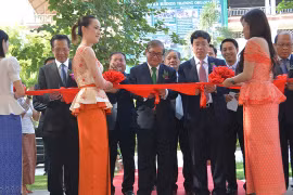 Campuchia tiếp nhận các máy phát sóng do Việt Nam tài trợ