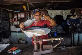 Một cửa hàng tạp hóa ở tỉnh Santiago de Cuba, Cuba ngày 20/6. (Nguồn: AFP/TTXVN)