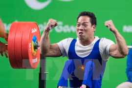 Niềm vui của vận động viên Lê Văn Công sau khi hoàn thành nội dung cử tạ nam hạng 49kg tại Paralympic 2016. (Nguồn: THX/TTXVN)