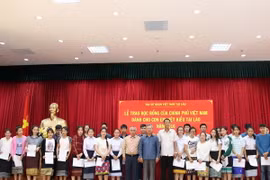 Quang cảnh lễ trao học bổng. (Ảnh: Phạm Kiên/Vietnam+) 