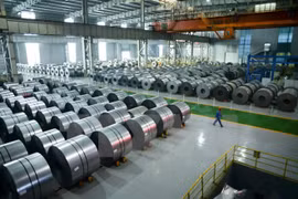 Kho hàng thép cuộn tại nhà máy thép Han ở Handan, tỉnh Hà Bắc, Trung Quốc. (Nguồn: AFP/TTXVN)