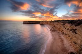 Hoàng hôn trên thị trấn của Porches ở Algarve, Bồ Đào Nha. (Nguồn: Nat Geo)