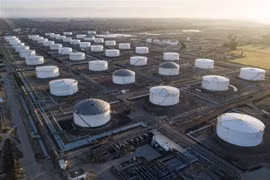 Kho dự trữ dầu tại Carson, California, Mỹ. (Ảnh: AFP/TTXVN)