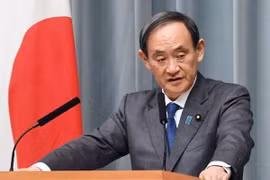 Chánh văn phòng nội các Nhật Bản Yoshihide Suga tại một cuộc họp báo ở Tokyo. (Nguồn: Kyodo/TTXVN)