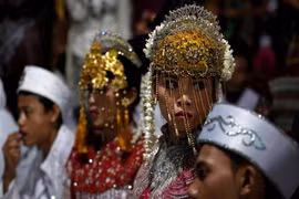 Các cặp đôi tham dự đám cưới tập thể tại Jakarta. (Nguồn: Reuters)