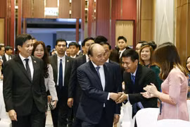 Chủ tịch nước Nguyễn Xuân Phúc đến dự buổi gặp gỡ cán bộ, nhân viên các cơ quan đại diện và đại diện cộng đồng người Việt Nam tại Indonesia. (Ảnh: Thống Nhất/TTXVN)