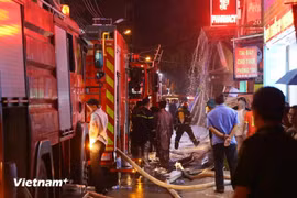 Vụ cháy lớn tại Định Công Hạ (quận Hoàng Mai, thành phố Hà Nội) xảy ra vào chiều 16/6/2024. (Ảnh: Hoài Nam/Vietnam+)