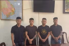 Các đối tượng dùng vũ khí nóng gây rối trật tự công cộng tại thành phố Cao Bằng bị bắt giữ. (Ảnh: TTXVN phát)