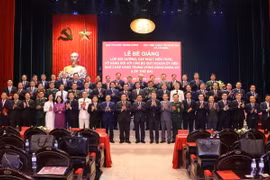 Lãnh đạo Đảng, Nhà nước với các học viên Lớp bồi dưỡng, cập nhật kiến thức, kỹ năng đối với cán bộ quy hoạch Ủy viên Ban Chấp hành Trung ương Đảng khóa XIV (lớp thứ ba). (Ảnh: Văn Điệp/TTXVN)