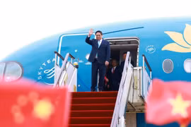 Thủ tướng Phạm Minh Chính đến Sân bay quốc tế Trường Thủy, thành phố Côn Minh, tỉnh Vân Nam. (Ảnh: Dương Giang/TTXVN)