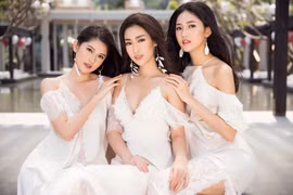 Ba thiên thần áo trắng bên bãi biển Đà Nẵng. (Ảhh: Mr.AT)