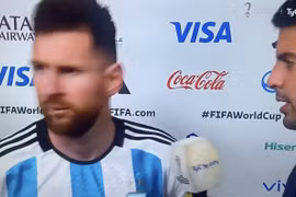 [Video] Messi nổi nóng cãi nhau trực tiếp với HLV Van Gaal của Hà Lan