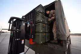 Mỹ xuất kho vũ khí dự trữ để viện trợ quân sự cho Ukraine