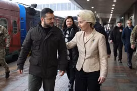 Chủ tịch EC Ursula von der Leyen và Tổng thống Ukraine Volodymyr Zelensky. (Nguồn: X)