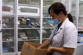 Tình trạng thiếu vật tư, trang thiết bị y tế ảnh hưởng xấu tới công tác khám chữa bệnh, điều trị tại nhiều bệnh viện. (Ảnh: TTXVN phát)