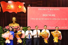 Các cán bộ được bổ nhiệm vào chức vụ mới. (Ảnh: TTXVN phát)