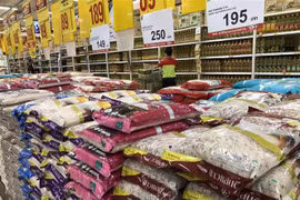 Gạo Thái Lan được bày bán tại siêu thị ở thủ đô Bangkok. (Ảnh: Ngọc Quang/TTXVN)