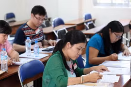 Các giáo viên chấm thi tại trường Đại học Sư Phạm TP. Hồ Chí Minh. (Ảnh: Phương Vy/TTXVN)