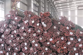 Nhiều doanh nghiệp trong nước chịu áp lực cạnh tranh không bình đẳng từ thép nhập khẩu (Ảnh minh họa. Nguồn: Đức Duy/Vietnam+)