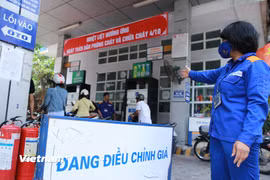 Một điểm bán xăng của Petrolimex tại Hà Nội. (Ảnh: Đức Duy/Vietnam+)
