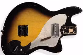Chiếc guitar bị đập nát của Nirvara. (Nguồn: birminghammail.net)