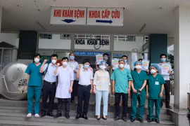 Ngày 18/8, Bệnh viện dã chiến Hòa Vang (thành phố Đà Nẵng) đã công bố 23 bệnh nhân mắc COVID-19 khỏi bệnh, trong đó có 4 bệnh nhân mắc COVID-19 đang chạy thận nhân tạo. (Ảnh: TTXVN)