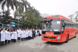 Chuyến xe yêu thương miễn phí chở bệnh nhân và người thân về quê dịp Tết 