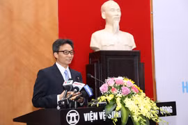 Phó Thủ tướng Vũ Đức Đam phát biểu tại buổi lễ. (Ảnh: Minh Quyết/TTXVN)