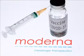 Vaccine phòng COVID-19 của hãng dược phẩm Moderna. (Ảnh: AFP/TTXVN)