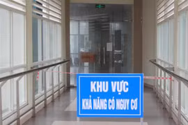 Khu vực cách ly các bệnh nhân nghi nhiễm COVID-19. (Ảnh: TTXVN/Vietnam+)