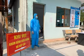 Khu vực điều trị cho các bệnh nhân dương tính tại Phòng khám đa khoa khu vực Quang Hà, huyện Bình Xuyên, Vĩnh Phúc. (Ảnh: PV/Vietnam+)