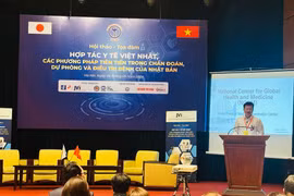 Ông Vũ Mạnh Cường, Giám đốc Trung tâm Truyền thông - Giáo dục Sức khỏe Trung ương (Bộ Y tế) phát biểu tại Hội thảo. (Ảnh: PV/Vietnam+)