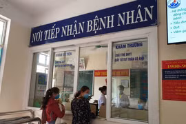 Người dân đăng ký khám chữa bệnh bảo hiểm y tế. (Ảnh: T.G/Vietnam+)