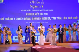 Các thí sinh trong đêm thi chung kết. (Ảnh: PV/Vietnam+)