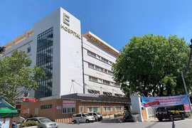 Bệnh viện E bắt đầu từ 20 giờ ngày 19/8 tạm dừng công tác tiếp nhận, khám chữa bệnh. (Ảnh: PV/Vietnam+)