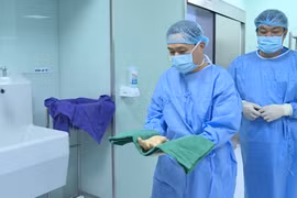 Toàn cảnh ca ghép chi thể đầu tiên trên thế giới từ người cho sống 