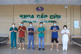 Các trường hợp tại Bệnh viện Bệnh Nhiệt đới Trung ương được công bố khỏi bệnh ngày 31/7. (Ảnh: PV/Vietnam+)