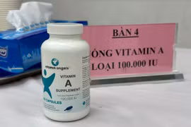 Vitamin A viên nang được dùng bổ sung thêm vi chất cho trẻ. (Ảnh: T.G/Vietnam+