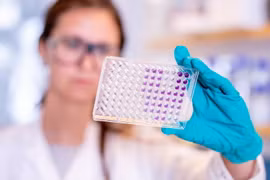 Vắcxin phòng COVID-19 của AstraZeneca cho kết quả thử nghiệm khả quan 