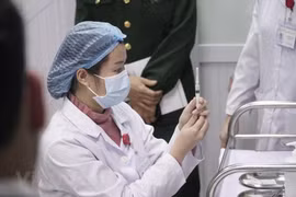 Trong sáng mai, 3 tình nguyện viên đầu tiên sẽ được tiêm vắcxin Nanocovax liều cao nhất. (Ảnh: Hiếu Hoàng/Vietnam+)