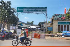 Hà Nội phong toả chợ đầu mối phía Nam. (Ảnh: Tuấn Đức/TTXVN)
