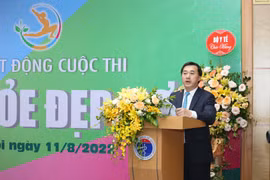 Thứ trưởng Bộ Y tế Trần Văn Thuấn phát biểu tại buổi họp báo. (Ảnh: PV/Vietnam+)